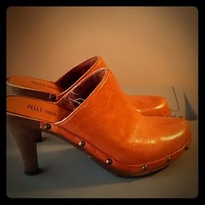 Genuine leather clogs